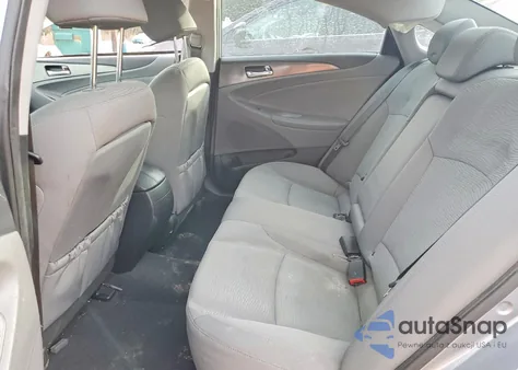 2014 Hyundai Sonata Hybrid z USA, uszkodzony, nr VIN KMHEC4A47EA114810